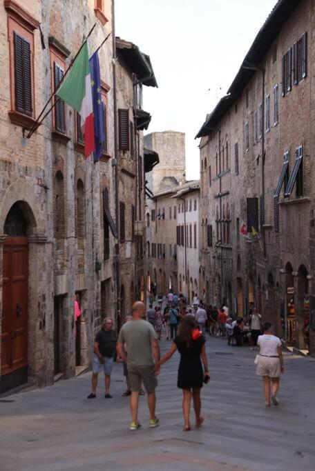 Lovely 2 Bedroom In San Gimignano Historic Center Buitenkant foto