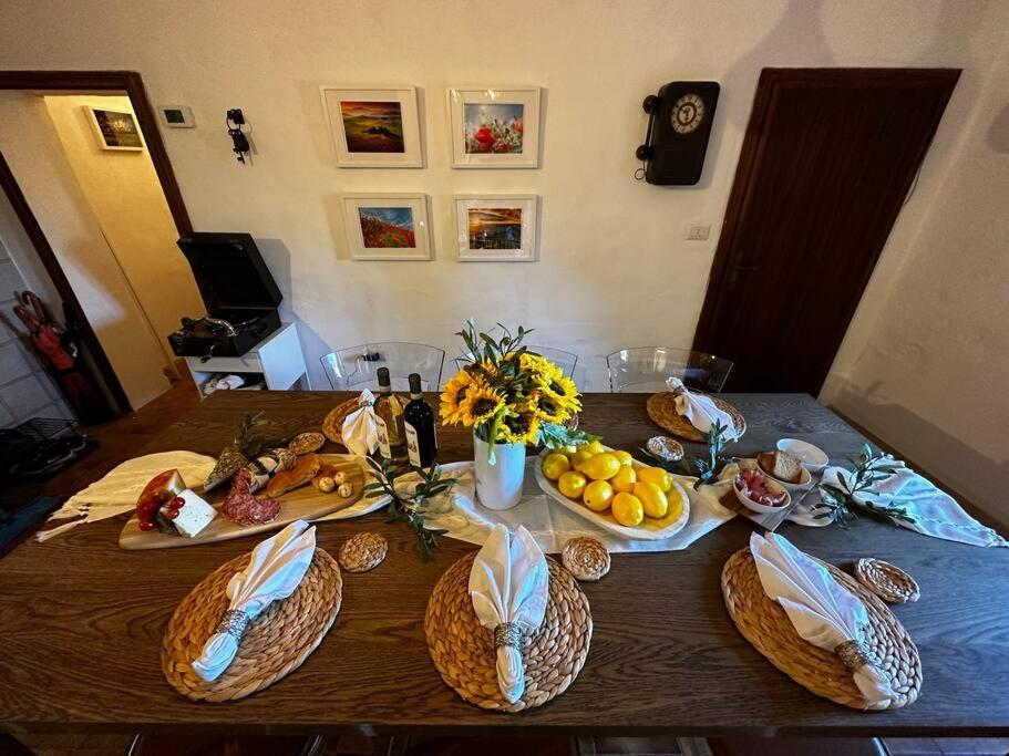 Lovely 2 Bedroom In San Gimignano Historic Center Buitenkant foto