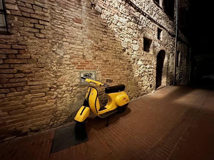 Lovely 2 Bedroom In San Gimignano Historic Center Buitenkant foto