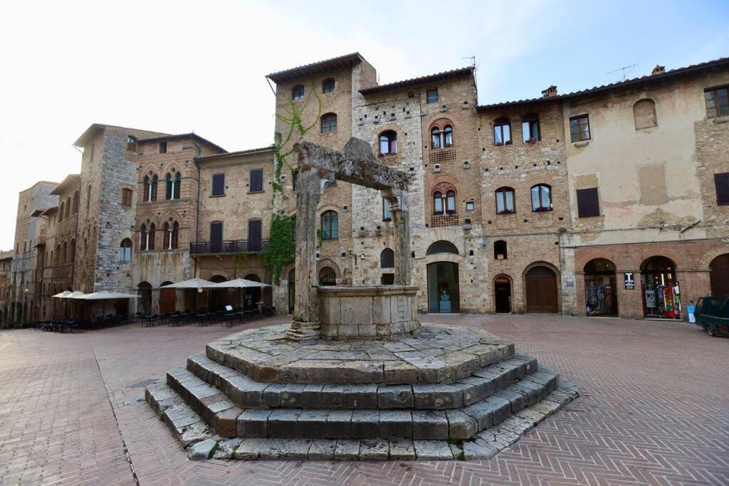 Lovely 2 Bedroom In San Gimignano Historic Center Buitenkant foto