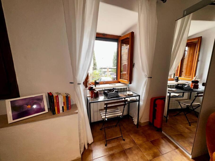 Lovely 2 Bedroom In San Gimignano Historic Center Buitenkant foto