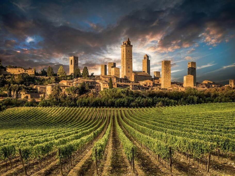 Lovely 2 Bedroom In San Gimignano Historic Center Buitenkant foto