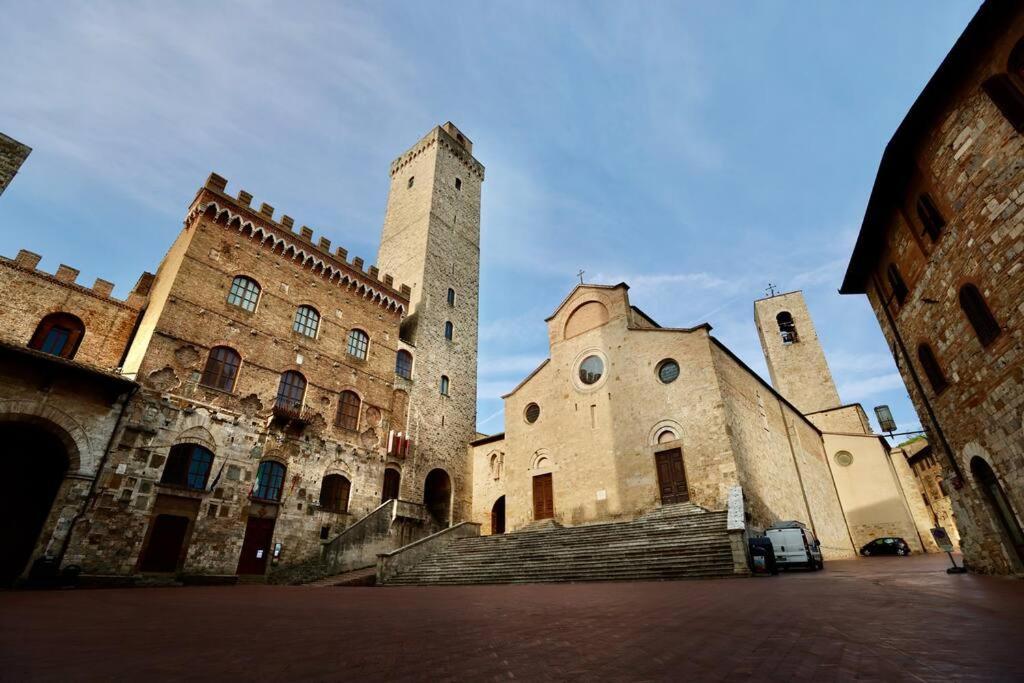 Lovely 2 Bedroom In San Gimignano Historic Center Buitenkant foto