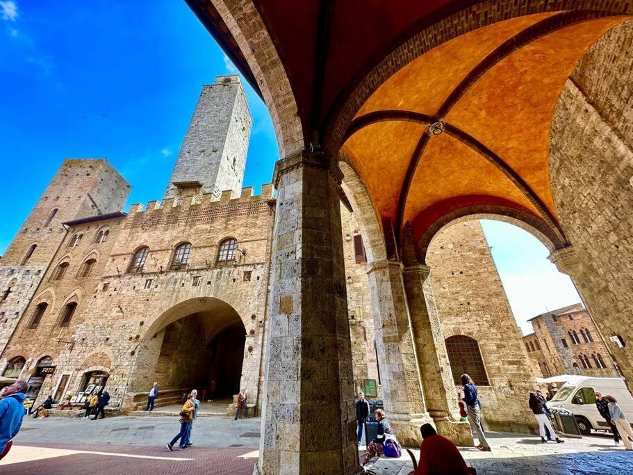 Lovely 2 Bedroom In San Gimignano Historic Center Buitenkant foto