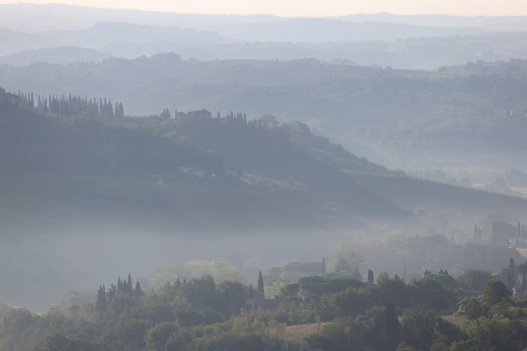 Lovely 2 Bedroom In San Gimignano Historic Center Buitenkant foto