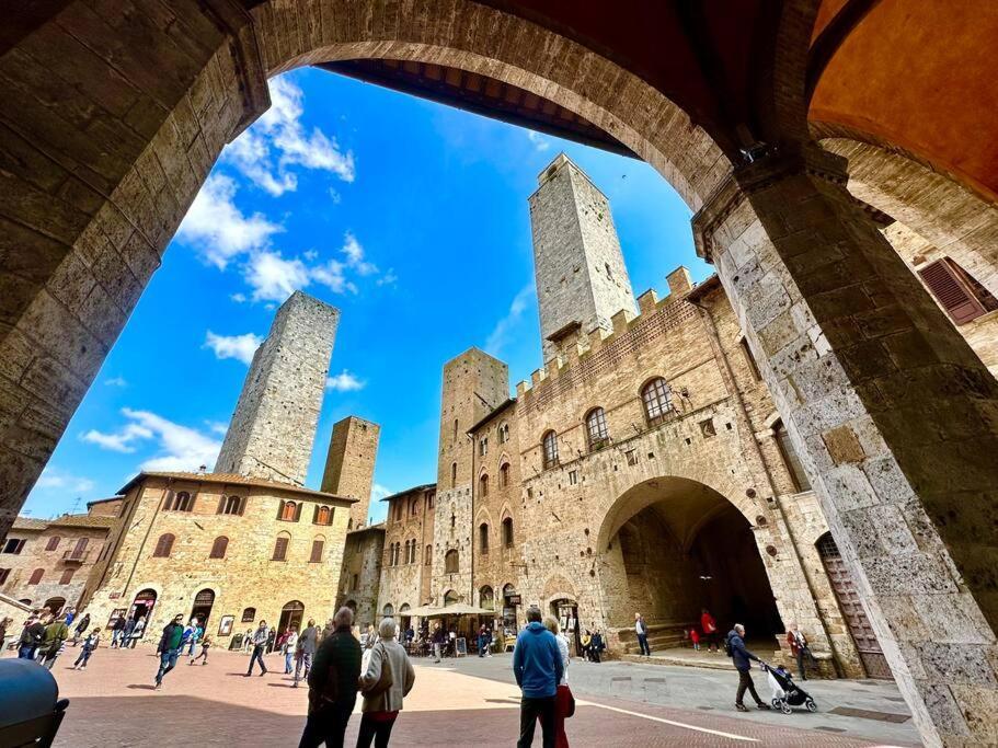 Lovely 2 Bedroom In San Gimignano Historic Center Buitenkant foto