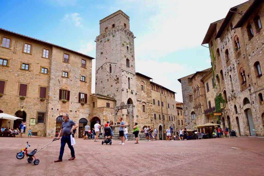 Lovely 2 Bedroom In San Gimignano Historic Center Buitenkant foto