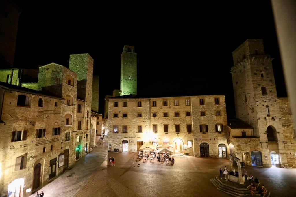 Lovely 2 Bedroom In San Gimignano Historic Center Buitenkant foto