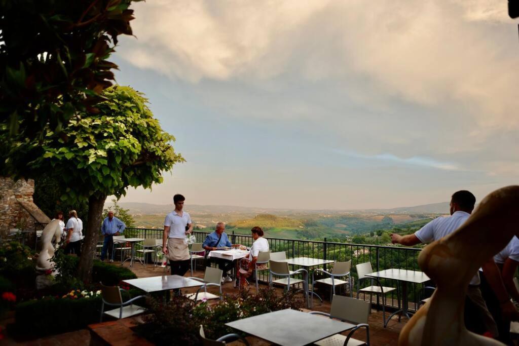 Lovely 2 Bedroom In San Gimignano Historic Center Buitenkant foto