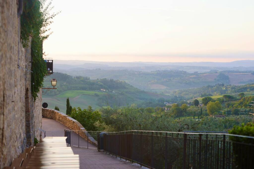 Lovely 2 Bedroom In San Gimignano Historic Center Buitenkant foto
