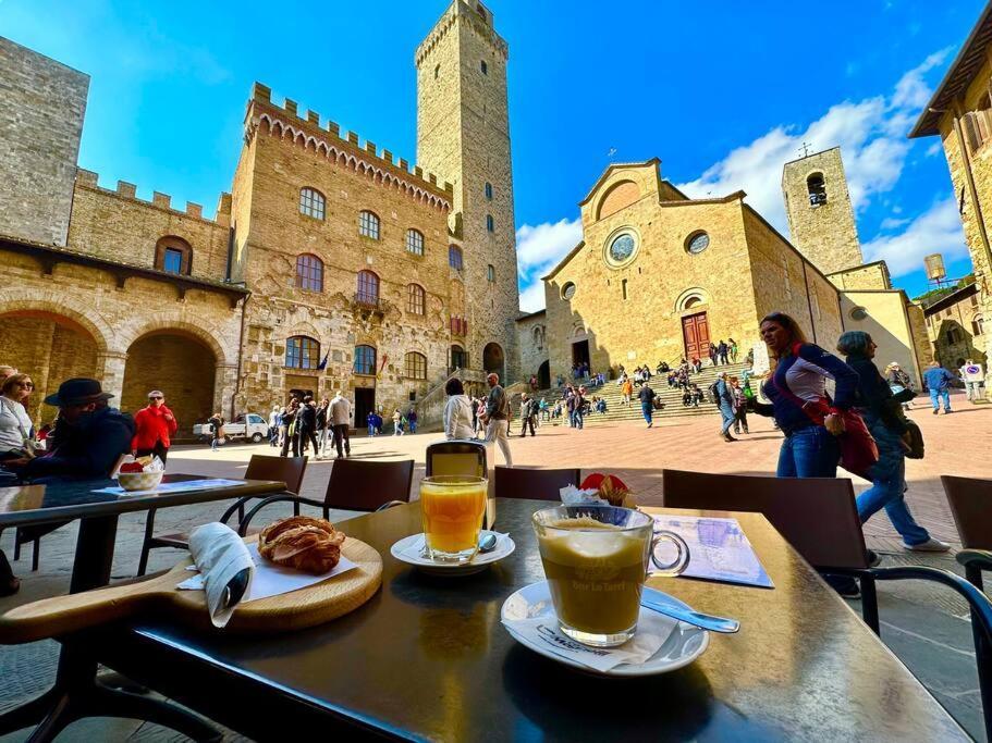 Lovely 2 Bedroom In San Gimignano Historic Center Buitenkant foto