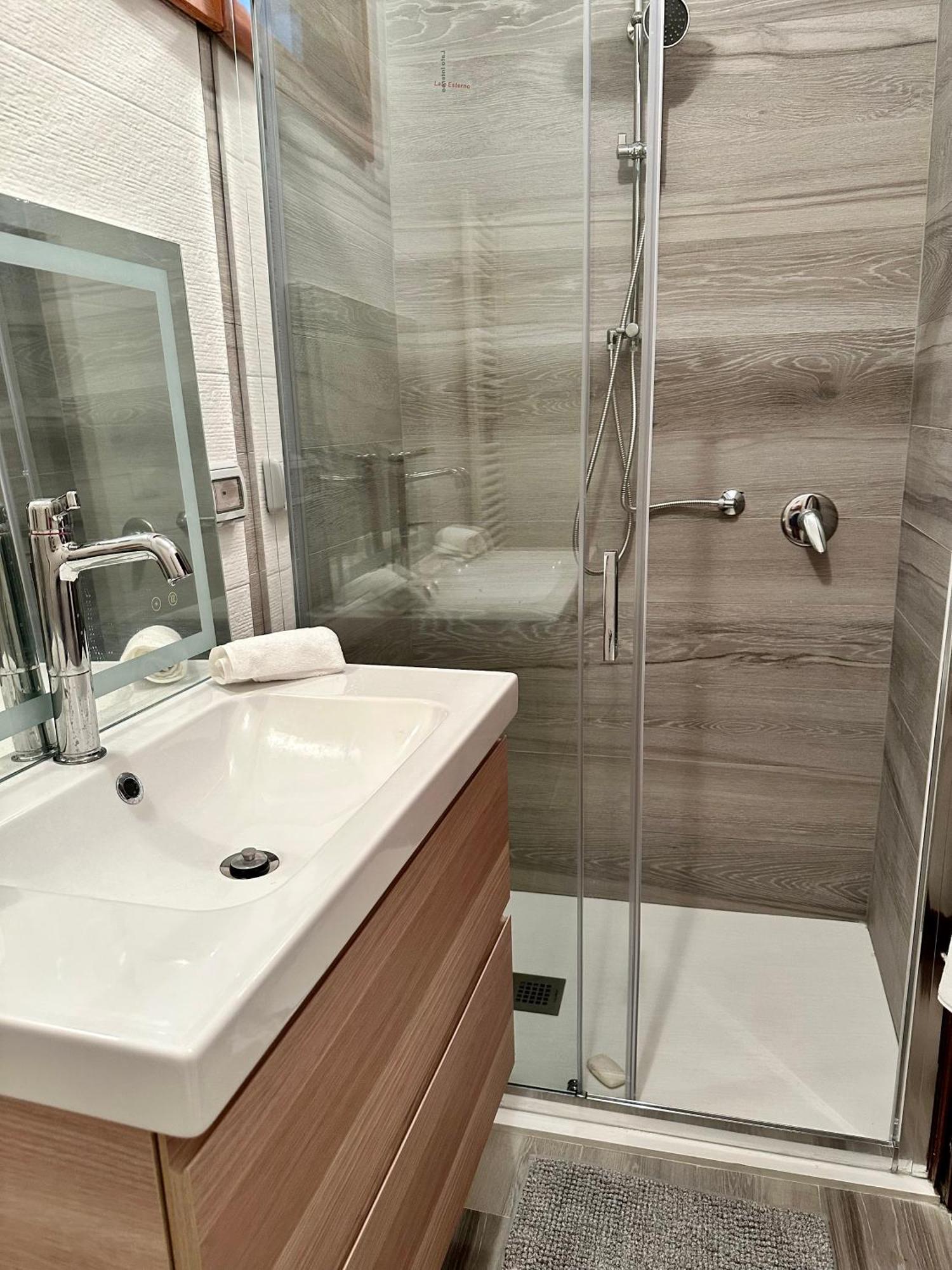 Lovely 2 Bedroom In San Gimignano Historic Center Buitenkant foto